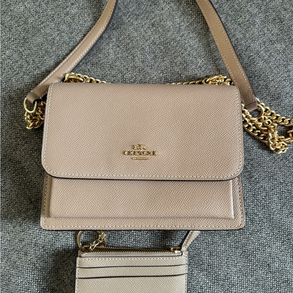 Mini Skinny Id Case an Klare crossbody